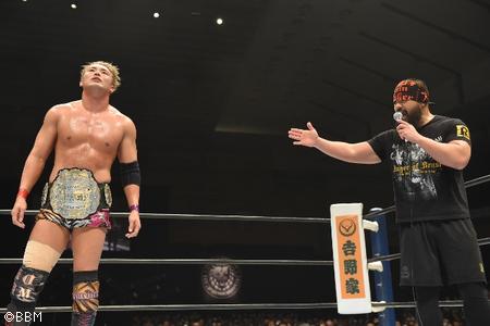 週刊プロレスmobile 週モバ写真館 週モバピックアップバウト27 オカダ カズチカvs鈴木みのる 新日本2 5札幌 試合後は恒例の外道のマイク